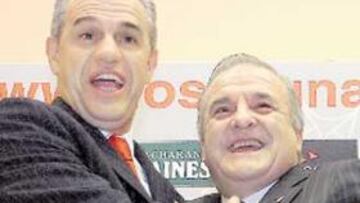 <b>HASTA SIEMPRE. </b>Aguirre y Patxi Izco, un adiós emocionado.