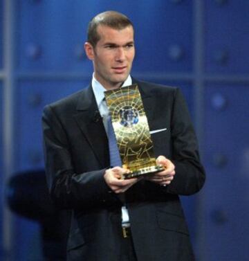 Zidane ha sido nombrado mejor jugador del año FIFA (FIFA World Player)en 1998, 2000, 2003
