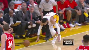 Torpeza nivel Récord Guinness: ¡hasta sus compañeros se ríen!