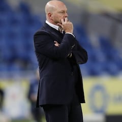 A Mel se le multiplican los problemas