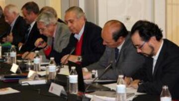 José Luis Sáez reaparece en una reunión con las territoriales