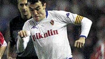 Aguado seguirá en el club.