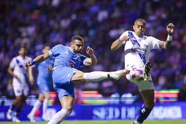 Giakoumakis ‘motiva’ a sus compañeros en Cruz Azul