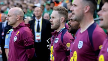 ¡Arde Inglaterra! Su nuevo DT hizo esto en el himno y podrían echarlo