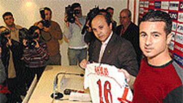<b>LLEGÓ EL FICHAJE ESPERADO</B>. Hoy hará su primer entrenamiento a las órdenes de Joaquín Caparrós en la ciudad deportiva.
