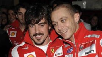 Fernando y Valentino juntos, la foto de dos campeonísimos.