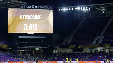 Soccer Football - FIFA Club World Cup - Group F - Ulsan HD v Mamelodi Sundowns - Inter & Co Stadium, Orlando, Florida, U.S. - June 17, 2025 A big screen displays the match attendance REUTERS/Amanda Perobelli
