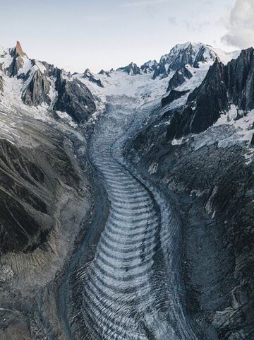 Un glaciar agonizando en una de las montañas clave de la aventura en Europa, el Mont-blanc.