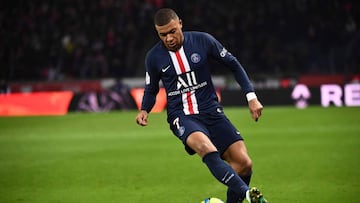 Paris Saint-Germain&#039;s French forward Kylian Mbappe controls the ball during the French L1 football match between Paris Saint-Germain and AS Monaco at the Parc des Princes stadium in Paris on January 12, 2020. (Photo by Anne-Christine POUJOULAT / AFP)