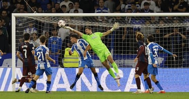 Helton y Zakaria, puntos para el Deportivo de costa a costa