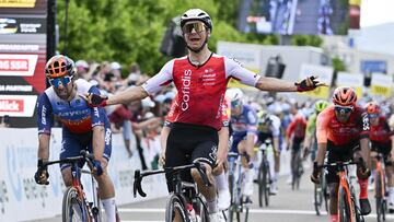 Regensdorf (Switzerland Schweiz Suisse), 10/06/2024.- Bryan Coquard from of Cofidis wins the second stage, a 176.9km cycling race from Vaduz to Regensdorf, during the Tour de Suisse in Regensdorf, Switzerland, 10 June 2024. (Ciclismo, Francia, Suiza) EFE/EPA/GIAN EHRENZELLER