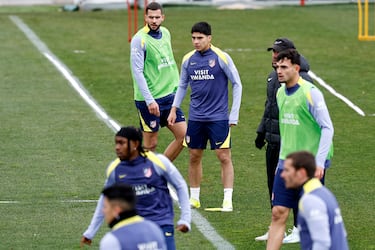 Obed Vargas durante el entrenamiento del Atlético de Madrid en el Cerro del Espino.