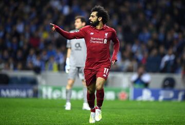 0-2. Mohamed Salah celebró el segundo gol.