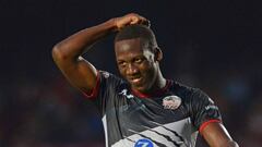 Luis Advíncula, cerca de dejar a Lobos por el Rayo Vallecano