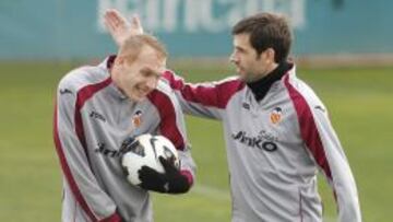 Mathieu y David Albelda durante el entrenamiento del Valencia CF.
