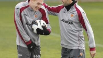 Mathieu y David Albelda durante el entrenamiento del Valencia CF.