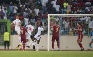 Partido amistoso Guinea Ecuatorial-España. 1-1. Bermúdez anota el gol del empate.