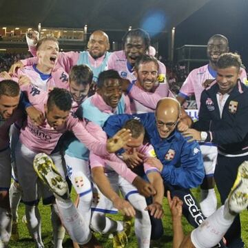 Jugando en el Evian, el club llegó a la final de la Copa de Francia 2013.