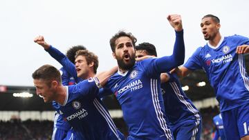 STOKE ON TRENT, ENGLAND - MARCH 18:  Gary Cahill of Chelsea (2L) celebrates as he scores their second goal with Cesc Fabregas and team mates during the Premier League match between Stoke City and Chelsea at Bet365 Stadium on March 18, 2017 in Stoke on Trent, England.  (Photo by Darren Walsh/Chelsea FC via Getty Images)
PUBLICADA 25/09/17 NA MA13 3COL