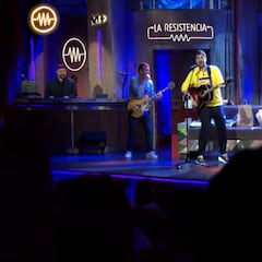 Melendi pone 'patas arriba' La Resistencia con la canción de Alonso y se olvida la letra