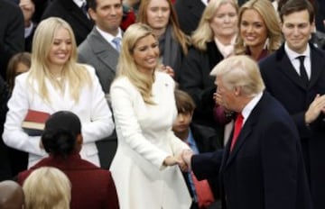 Ivanka y Tiffany Trump lucen de blanco en la toma de posesión