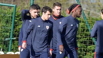 Laporte, con Núñez, Lekue y Williams