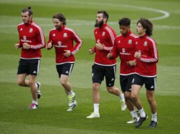 Gareth Bale, Joe Ledley y Joe Allen.