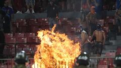 El informe arbitral que condena a la U por culpa de sus ‘hinchas’: arriesga un duro castigo