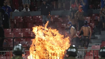 El informe arbitral que condena a la U por culpa de sus ‘hinchas’: arriesga un duro castigo