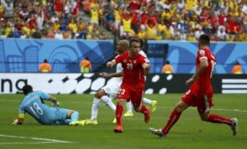 Xherdan Shaqiri también marcó el segundo. 0-2.