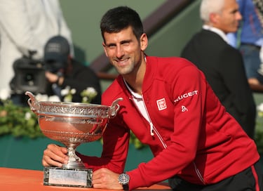 El tenista serbio (1987) ganó su primer gran título, el Abierto de Australia, en 2008 con 20 años, 8 meses y 5 días. No completaría la hazaña hasta el 2016 tras ganar Roland Garros. 