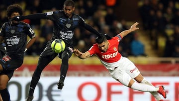 El delantero colombiano Radamel Falcao Garc&iacute;a en acci&oacute;n en el juego entre M&oacute;naco y Niza por Ligue 1 de Francia