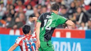 <b>OTRA VEZ NIKO. </b>Así marcó Zigic su noveno gol desde que llegó al Racing en enero en tan solo once partidos. Sepsi le dio el pase.