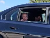 La secuencia de Florentino Pérez por Palm Beach: atentos a lo que hace con el móvil