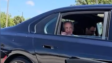 La secuencia de Florentino P¨¦rez por Palm Beach: atentos a lo que hace con el m¨®vil