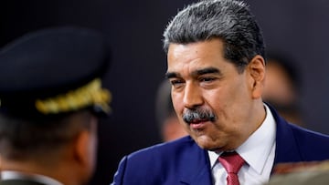 El presidente de Venezuela, Nicolás Maduro, se prepara para partir al final de una conferencia de prensa, en medio de crecientes tensiones con Estados Unidos, en Caracas, Venezuela, el 15 de septiembre de 2025.