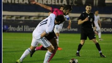 Esteban Granero conduce el bal&oacute;n.