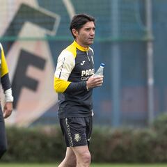 Marcelino: “Sería un grave error pensar que el partido está ganado”