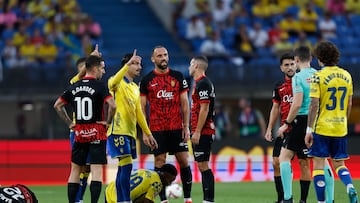 23/11/24 PARTIDO PRIMERA DIVISION
LAS PALMAS - MALLORCA
VEDAT MURIQI JOSE CAMPAÑA DARIO ESSUGO SAMUEL COSTA LESION