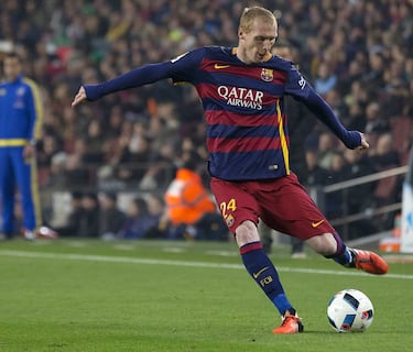  En el Barcelona, militó entre 2014 y 2017, formando parte del equipo que logró el triplete histórico en la temporada 2014–15 bajo Luis Enrique. Jugó 91 partidos oficiales, marcó goles importantes —como uno en el Clásico ante el Real Madrid— y aportó experiencia en una defensa plagada de estrellas. Ganó LaLiga, Champions League, Copa del Rey y Supercopa de Europa, entre otros títulos.