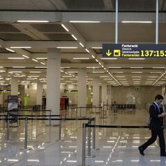 Paralizan el aeropuerto de Palma de Mallorca por la presencia de pasajeros en las pistas