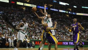 Derek Fisher, Paul Piercer, Kendrick Perkins y Lamar Odom, durante las Finales de la NBA 2008 que enfrentaron a Los Ángeles Lakers y los Boston Celtics