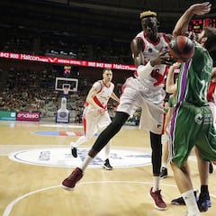 El Baskonia arrasa al Unicaja y ya está en semifinales