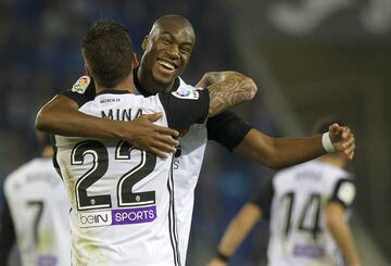 Santi Mina celebra el 0-2 con Kondogbia.