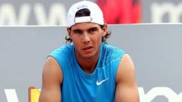 El número uno del mundo, Rafael Nadal, apuntala día a día la puesta a punto para su entrada en acción competitiva en el nuevo Masters 1000 de Madrid, en la flamante Caja Mágica, instalaciones que el balear, una vez aclimatado, ha elogiado, con un discurso distinto que el que ofreció el pasado sábado, en su primera rueda de prensa oficial.