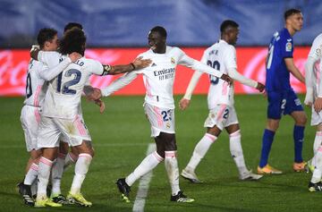 2-0. Ferland Mendy celebró el segundo gol.