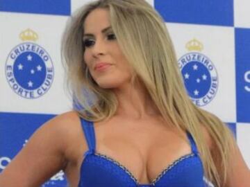 El Cruzeiro de Brasil acaba de lanzar su colección de lencería y lo hace con las cheerleaders del equipo para deleitar al público, pero en especial, a los hinchas del Cruzeiro, que ahora podrán cumplir sus fantasías pensando siempre en el equipo de sus amores.