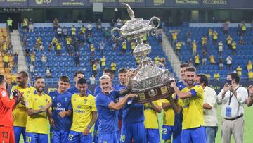 04/08/2021 TROFEO CARRANZA CADIZ - ATLETICO DE MADRID EL CADIZ CON SU TROFEO