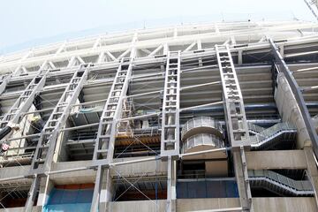 Las obras de remodelaci¨®n del estadio del club blanco siguen avanzando sin parar durante el verano. As¨ª se encuentra el exterior del estadio durante estos d¨ªas.