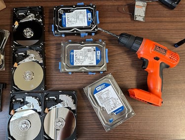 Cuando borrar archivos no basta: por qué taladrar tu disco duro puede ser la única opción segura de eliminación